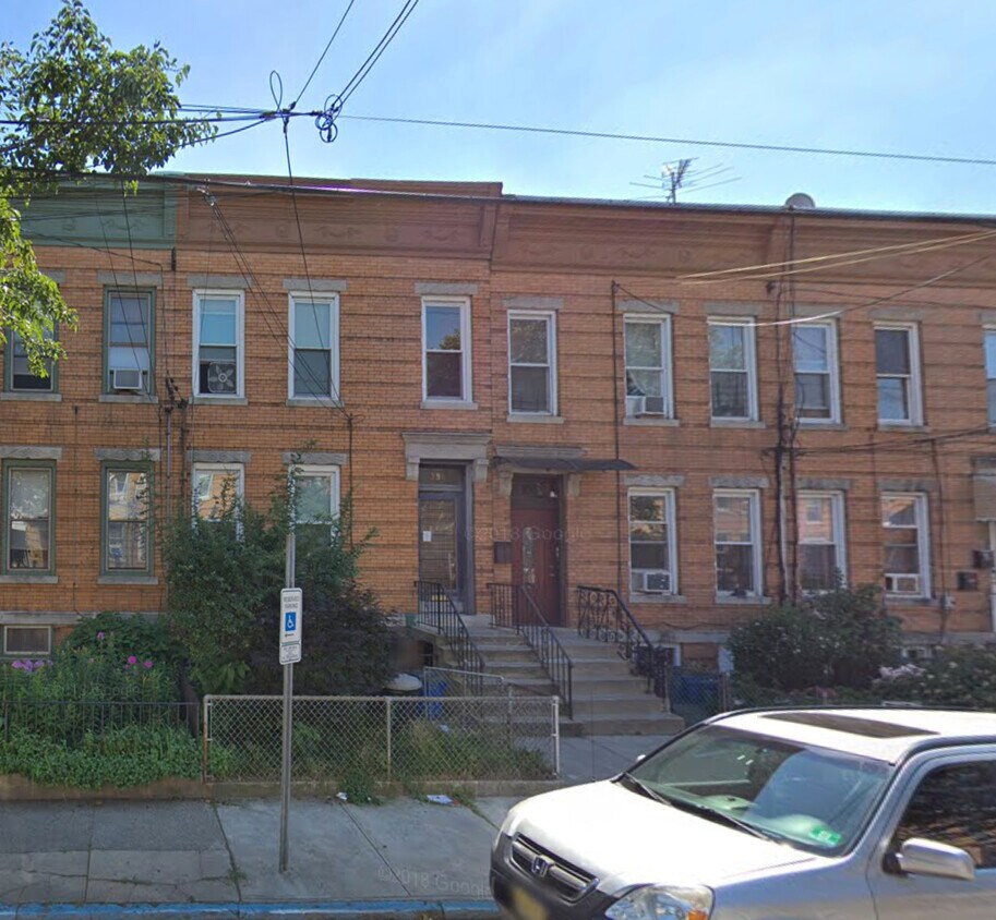 Foto principal - 391 Woodlawn Ave