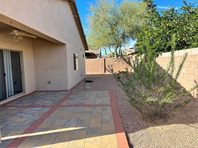 Foto del edificio - Price just Reduced ! Beautiful Home on a C...