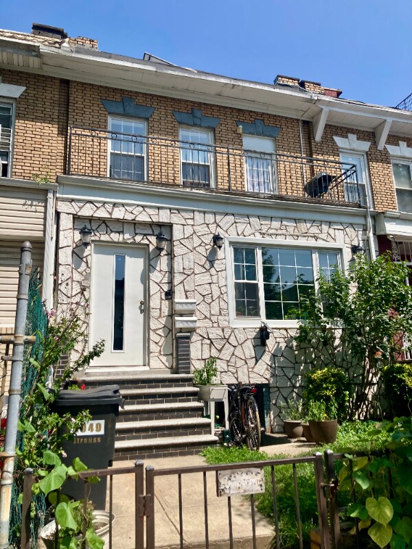 Foto principal - 2049 Strauss St