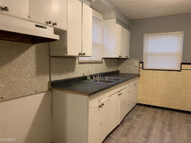 Building Photo - 3 br, 1 bath House - 10400 Roxbury St