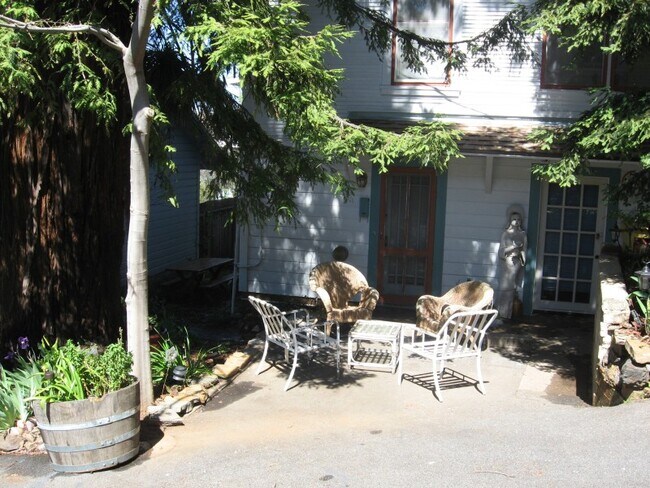 Entrada - 430 S Shepherd St