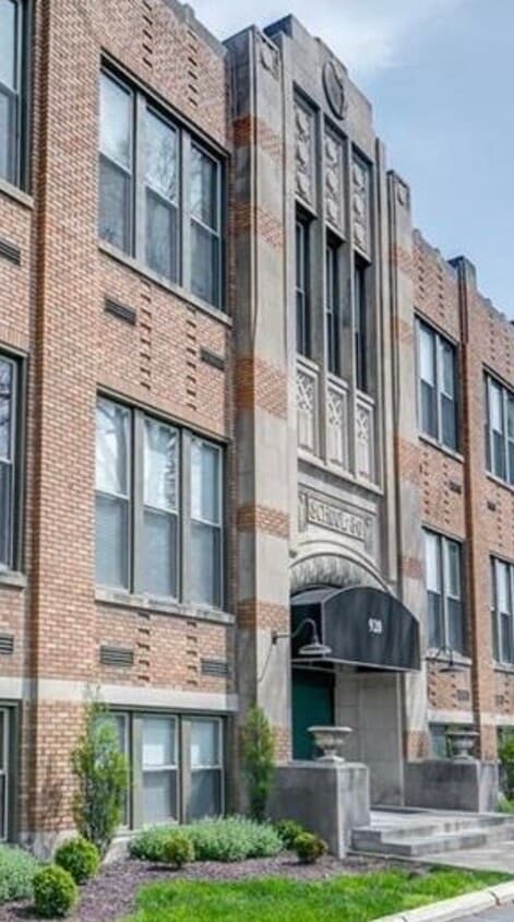 Main Entrance School 80 - 920 E 62nd St