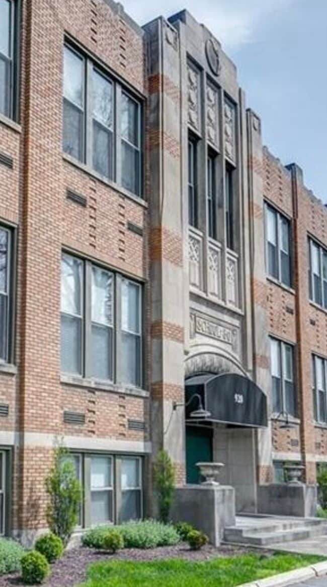 Building Photo - 920 E 62nd St