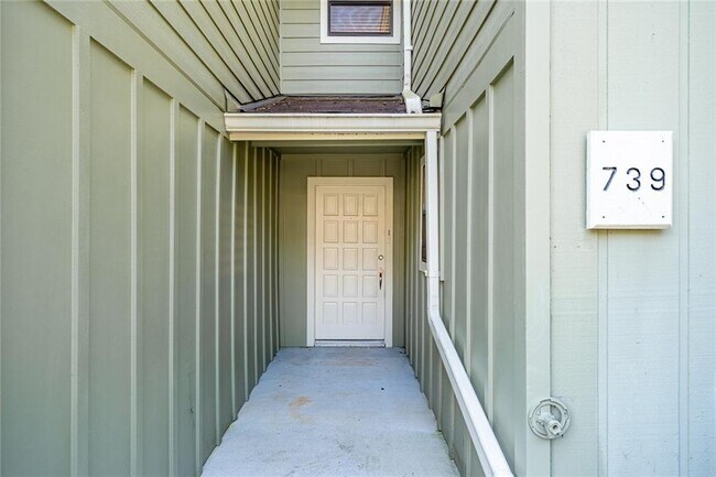 Foto del edificio - 739 Hanover Ln SE