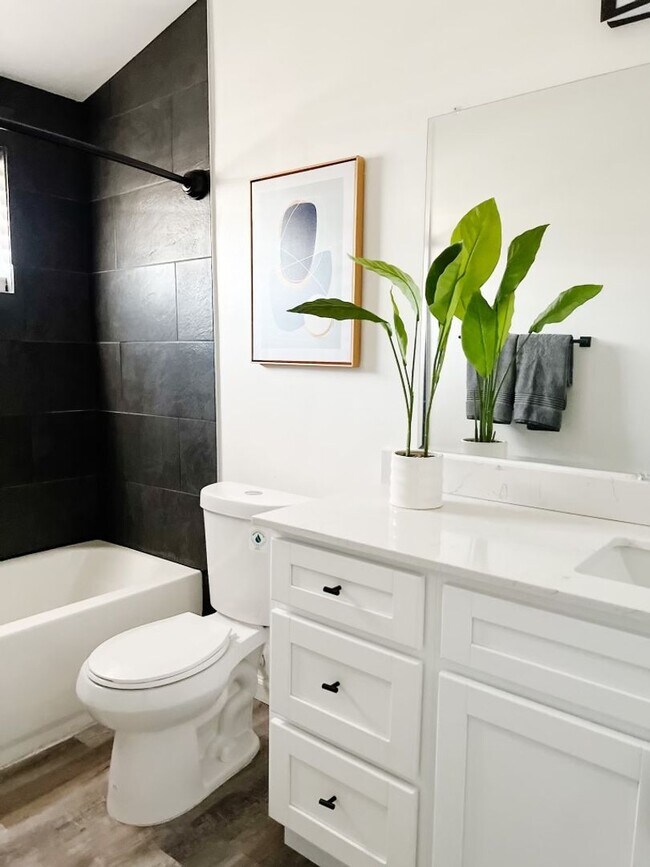 Foto del edificio - **First Month Free**