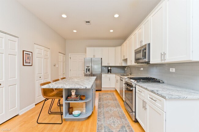 Foto del edificio - 3 br, 2 bath Condo - 3656 N Paulina St