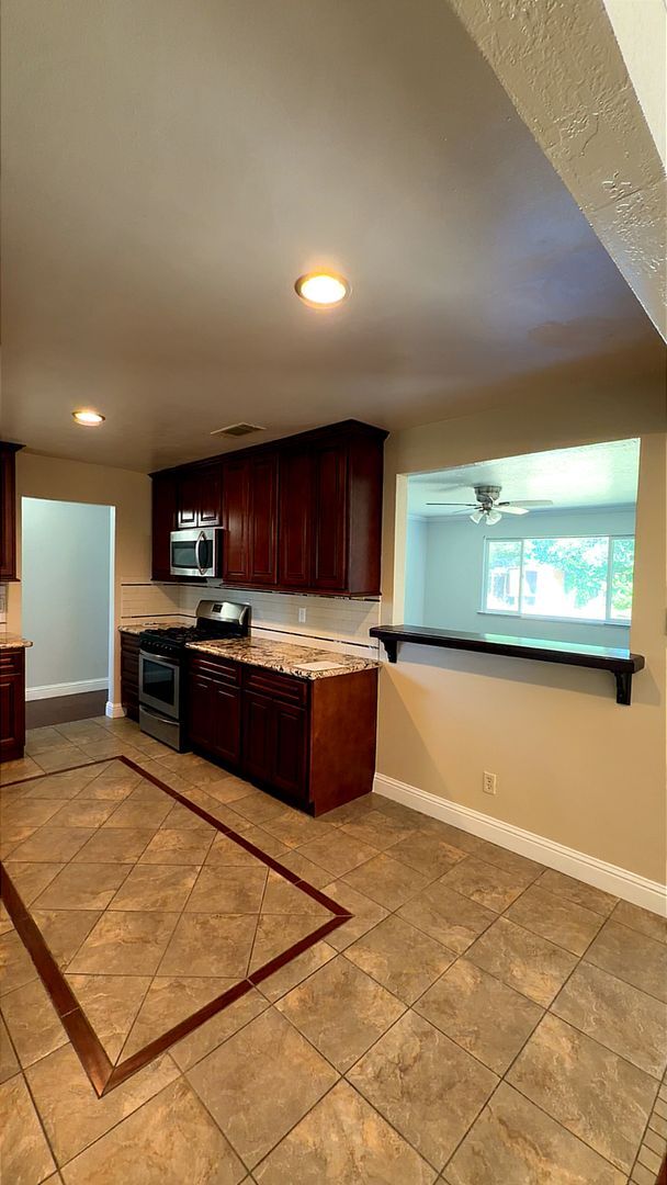 Building Photo - 2632 Story Ave