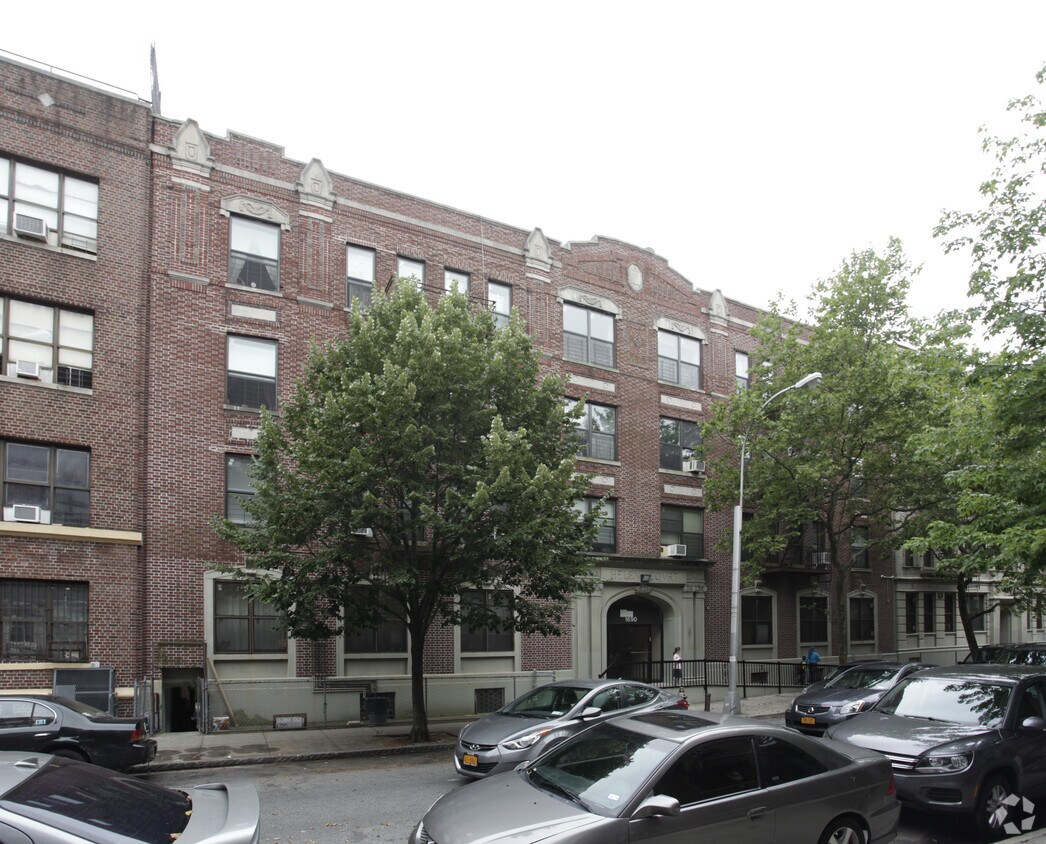 Building Photo - Helen Court