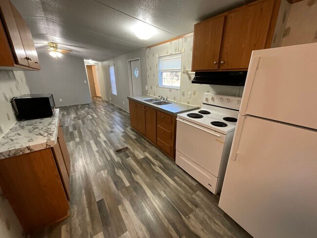 Foto del edificio - Singlewide in the country