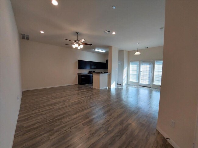 Building Photo - 2331 Bermuda Palms Dr
