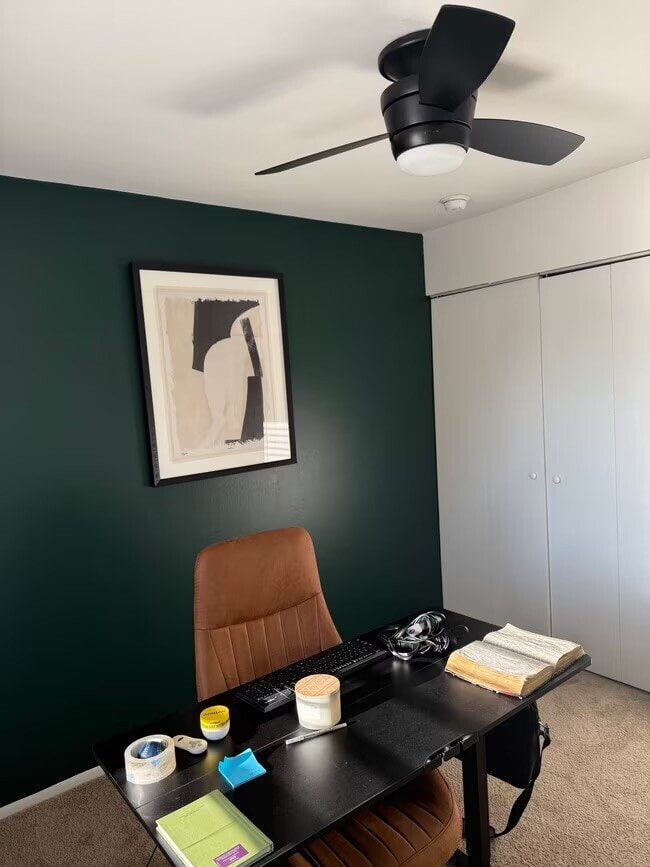 Foto del edificio - 8427 Snowden Oaks Pl