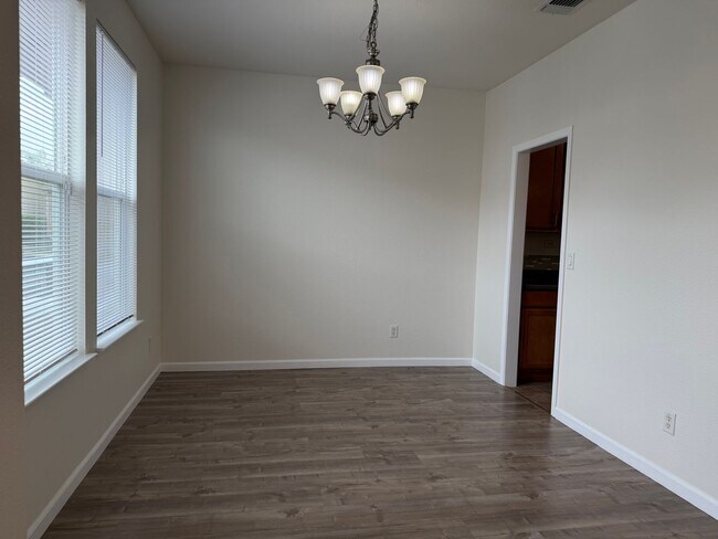 Foto del edificio - Gorgeous 4 bedroom 2 story home in Anatolia