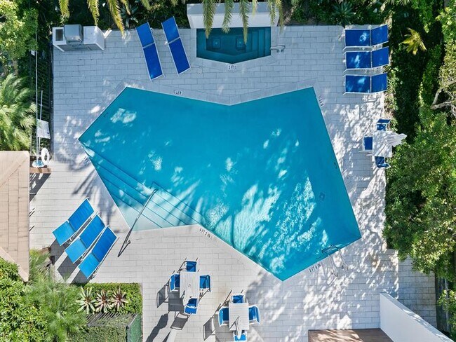 Foto del edificio - 3040 N Ocean Blvd