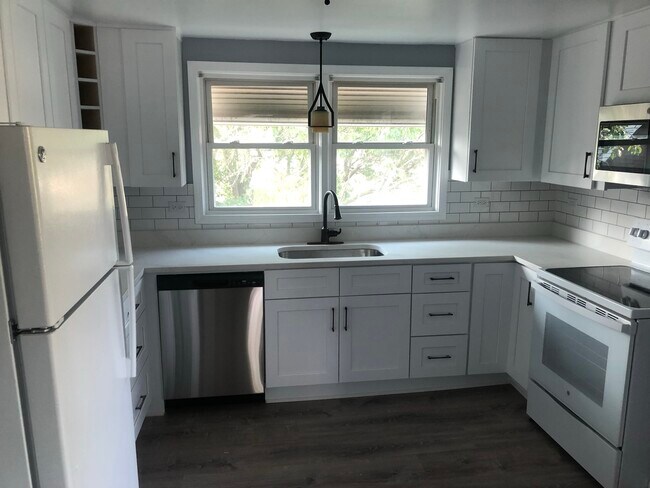 Kitchen - 6478 N Newark Ave