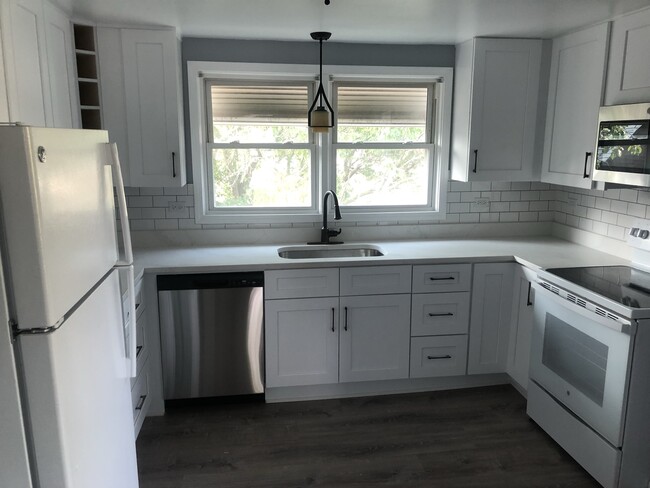 Kitchen - 6478 N Newark Ave