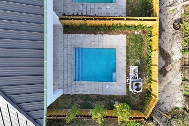 Foto del edificio - 604 SW 7th Ave