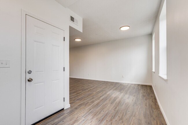 Foto del edificio - 603 E Warrington Ave