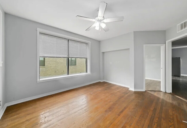 Building Photo - 2544 N Harding Ave