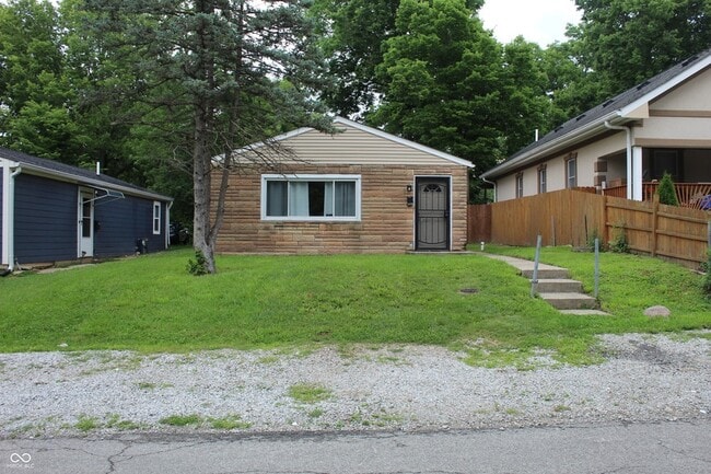Building Photo - 3125 N Gladstone Ave