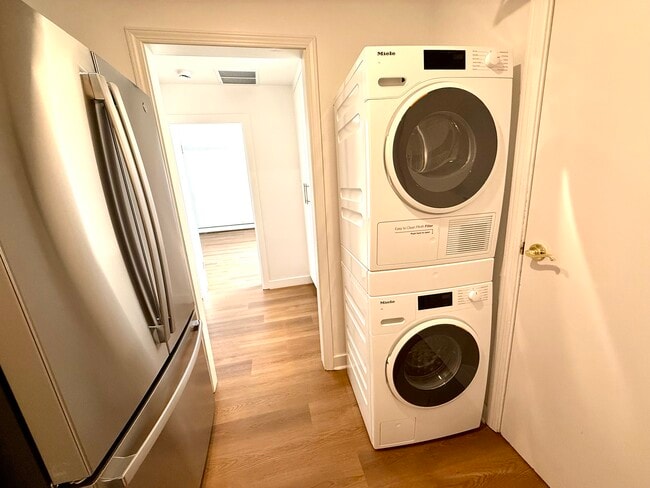 Foto del edificio - 521 N Oak St