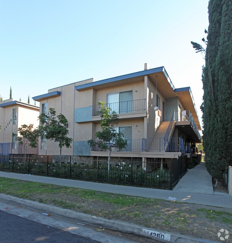 Foto del edificio - 14260 Roscoe Blvd
