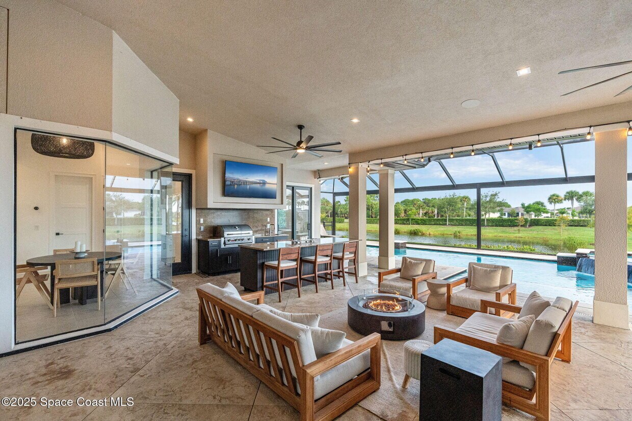Foto principal - 8499 Serrano Cir