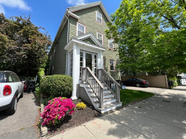 Building Photo - 731 Somerville Ave