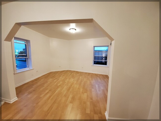 Building Photo - 6021 S Archer Rd
