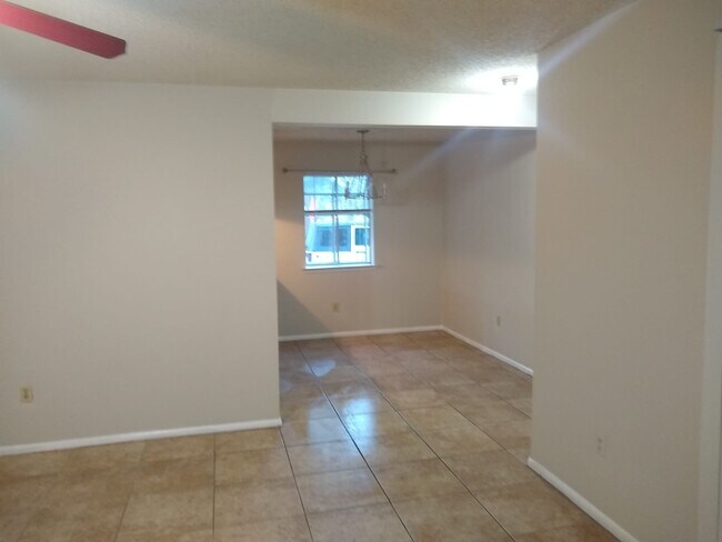 Foto del edificio - 7733 Bles Ave