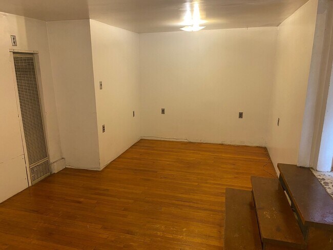 Building Photo - 1750 N Hoyne Ave
