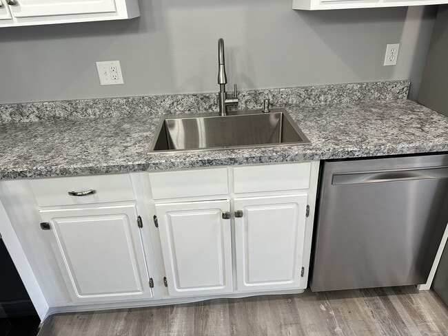 Building Photo - 13 Pawling St