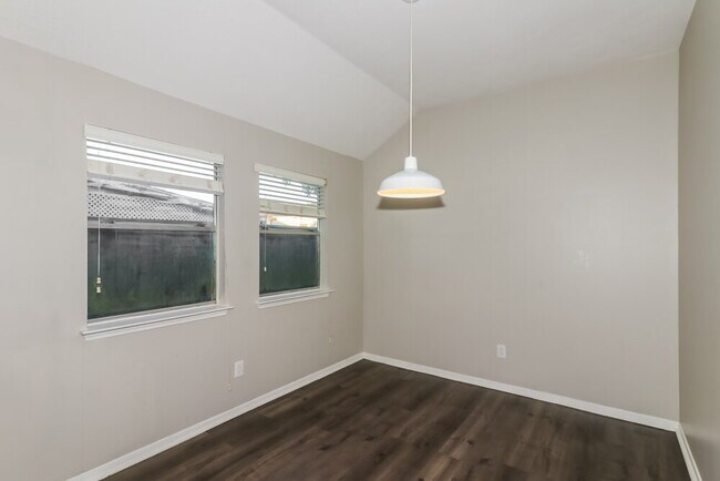 Building Photo - 6602 Bluebottle Ln