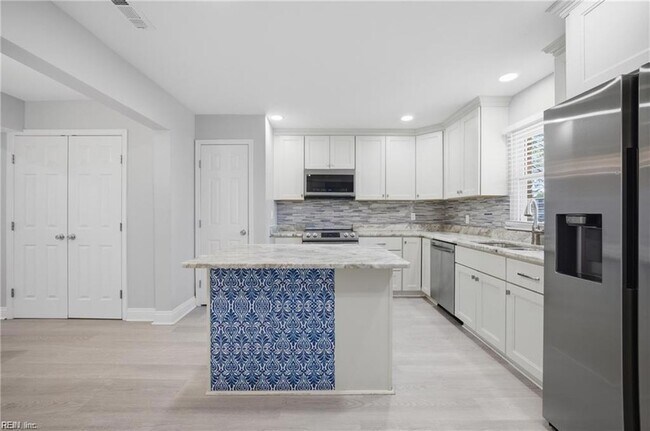Foto del edificio - 712 White Hall Ln