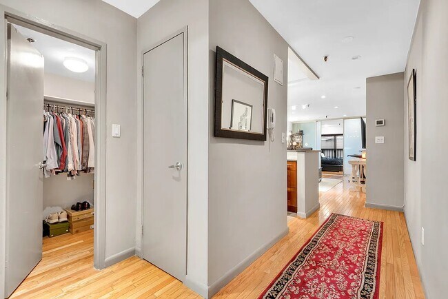 Foto del edificio - 67 E 11th St