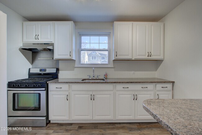 Foto del edificio - 53 Little Silver Pkwy