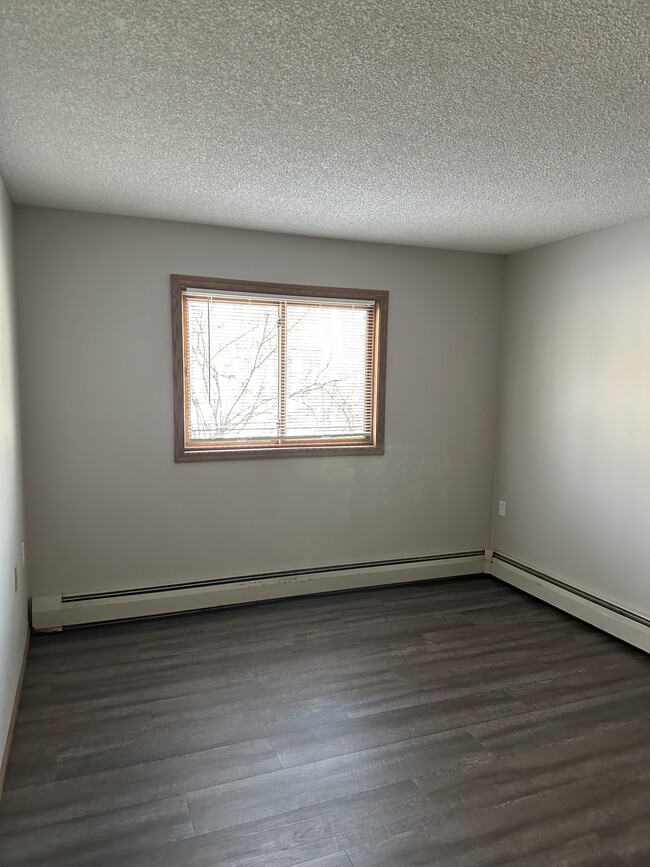 Building Photo - Shorewood Place Apartments