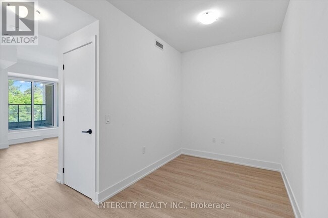 Building Photo - 2075 King Rd