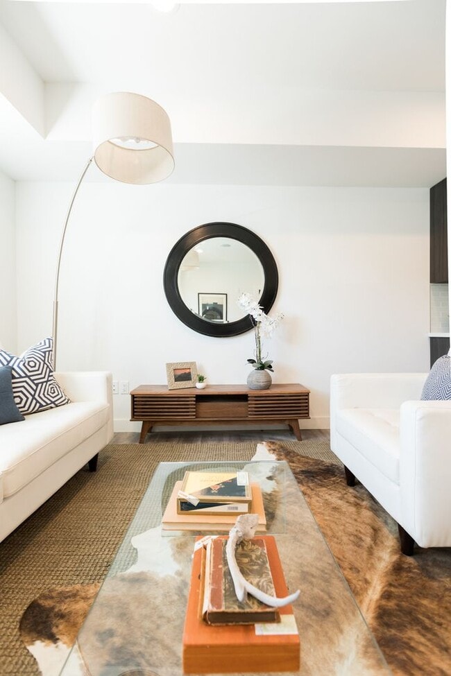 Interior Photo - 14827 W Victory Blvd