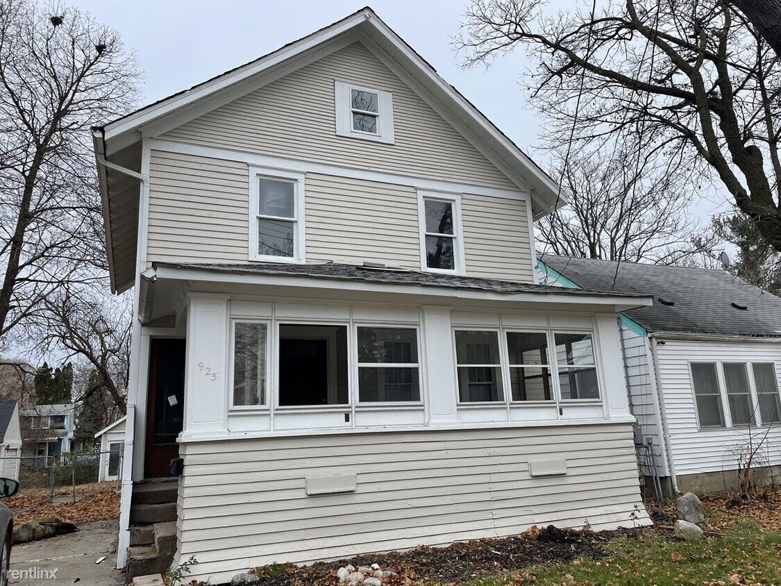 3 br, 1 bath House 925 S Holmes St House Rental in Lansing, MI