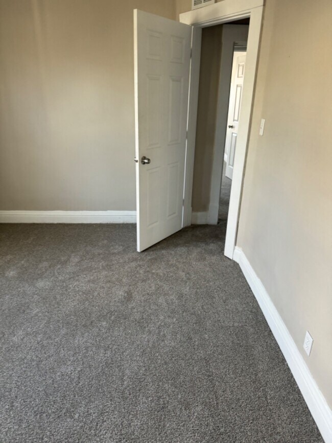 Foto del edificio - 705 1/2 25th St - 705 1/2