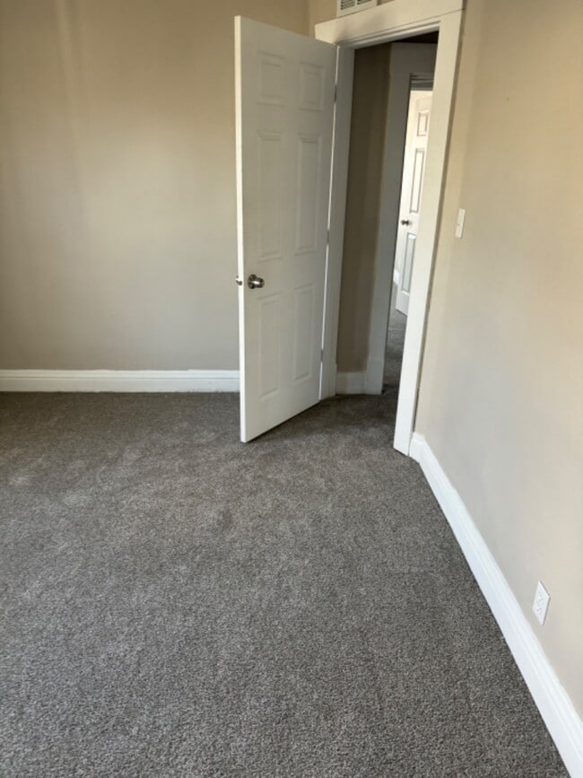 Building Photo - Charming 3-Bedroom Home with Modern Upgrad...