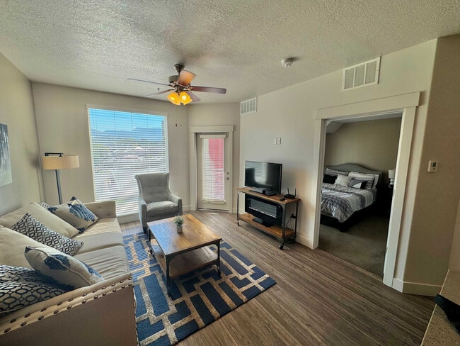 Foto del edificio - 460 E 400 S