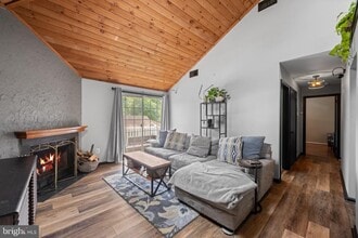 Building Photo - 24 Brookside Ct