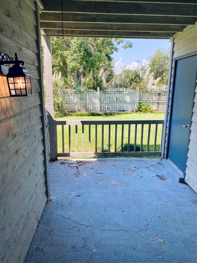 Foto del edificio - 200 Autumn Dr