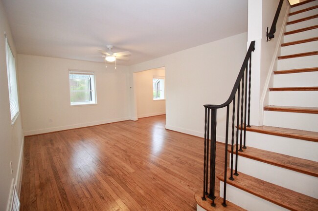 Living Room 3 - 3919 Oak Street