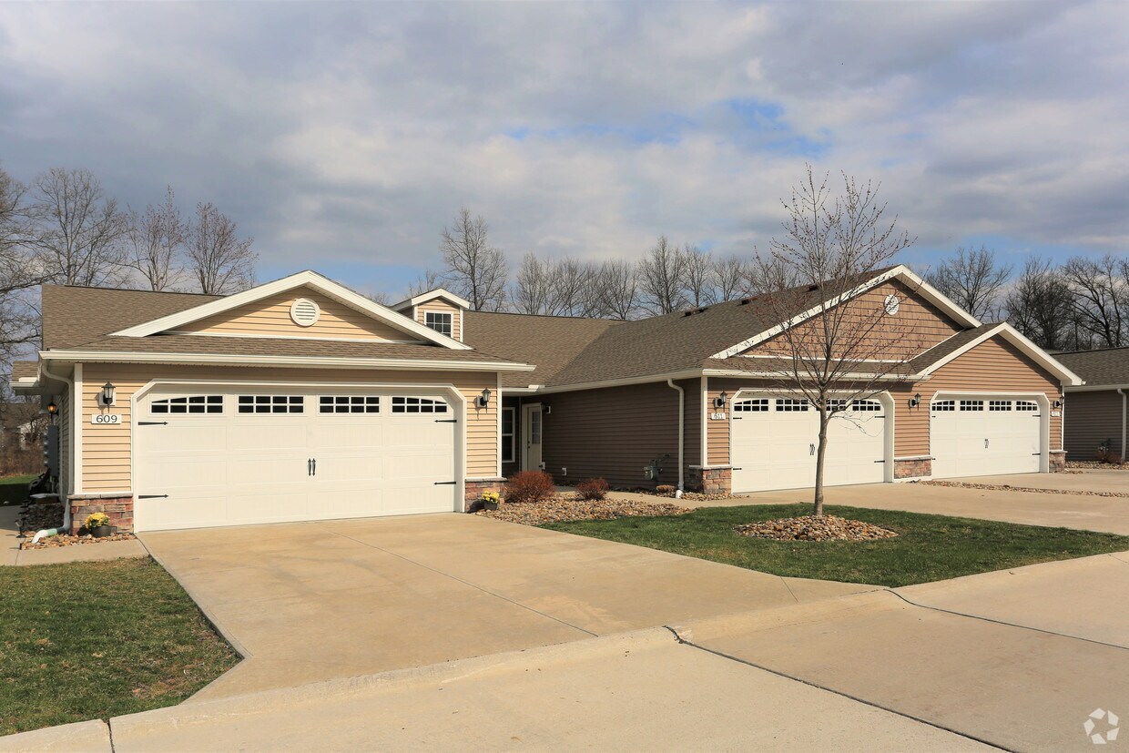 Redwood Avon Lake Apartments in Avon Lake, OH