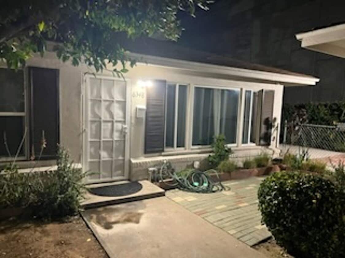 Primary Photo - Charming 2 Bedroom Home with Private Garag...