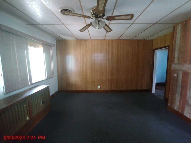 Building Photo - 465 7th St