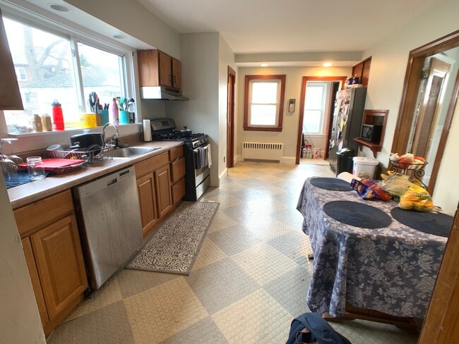 Building Photo - 204 Chiswick Rd