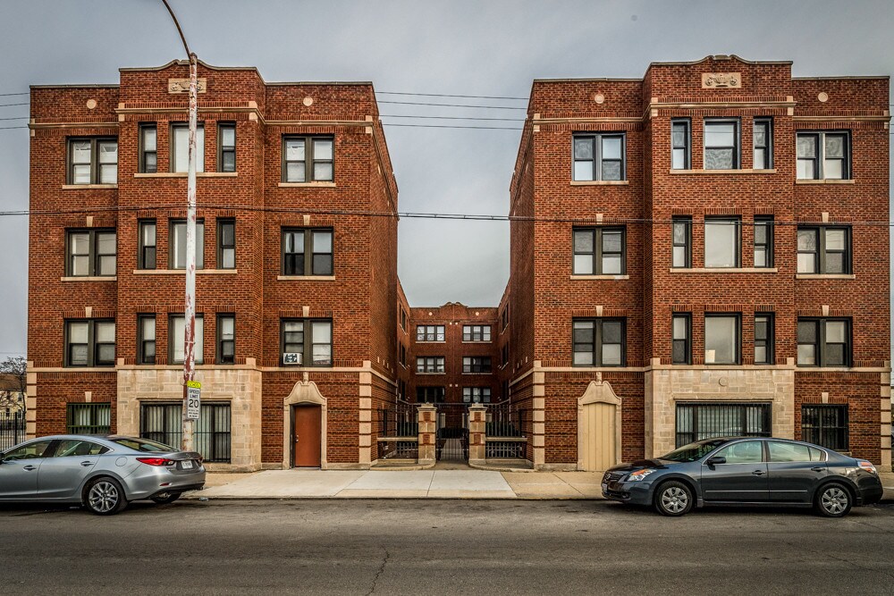 5328 W Harrison Apartments in Chicago, IL